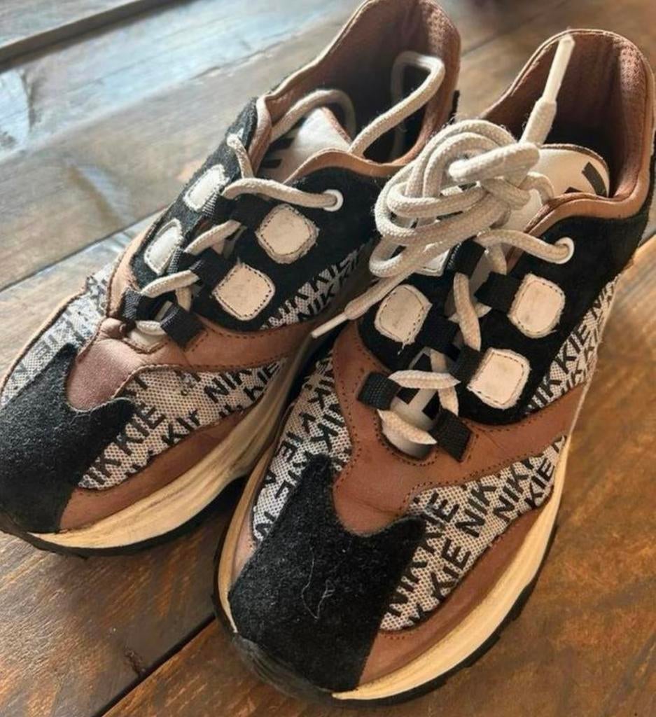 Nikkie sneaker, Ophalen of Verzenden, Zo goed als nieuw, Sneakers of Gympen