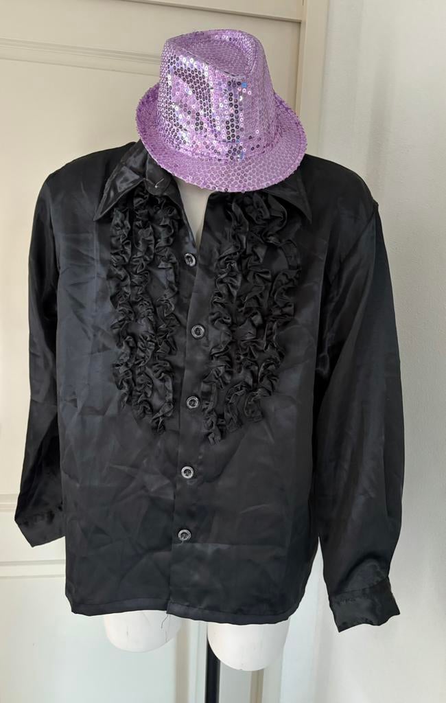 Zwarte satijnen blouse Maat M paars hoedje Foute party Feest, Kleding | Heren, Ophalen of Verzenden, Zo goed als nieuw