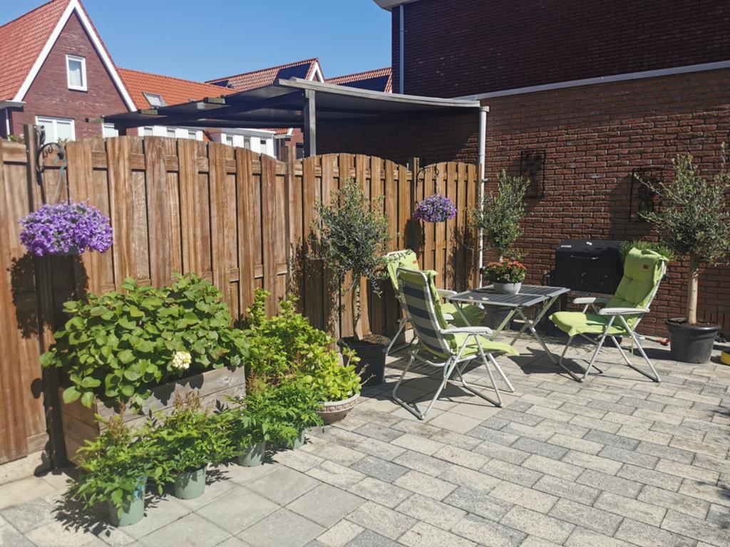 Gratis: 40m2 betontegels (30x20 cm), Ophalen, Gebruikt, 10 m² of meer, Beton
