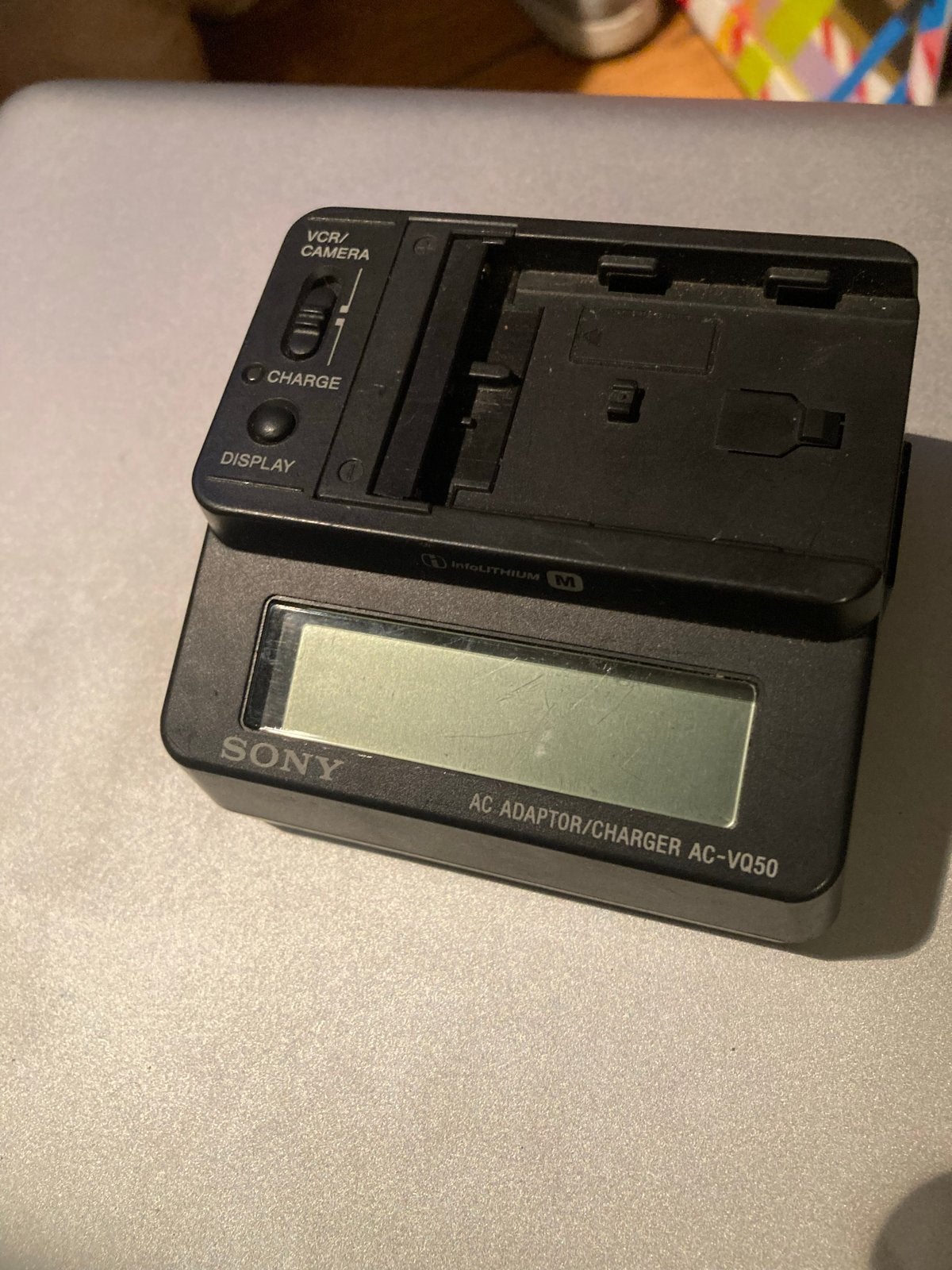 Sony AC Adaptor/Charger AC-VQ50 voor InfoLITHIUM M, Ophalen, Gebruikt