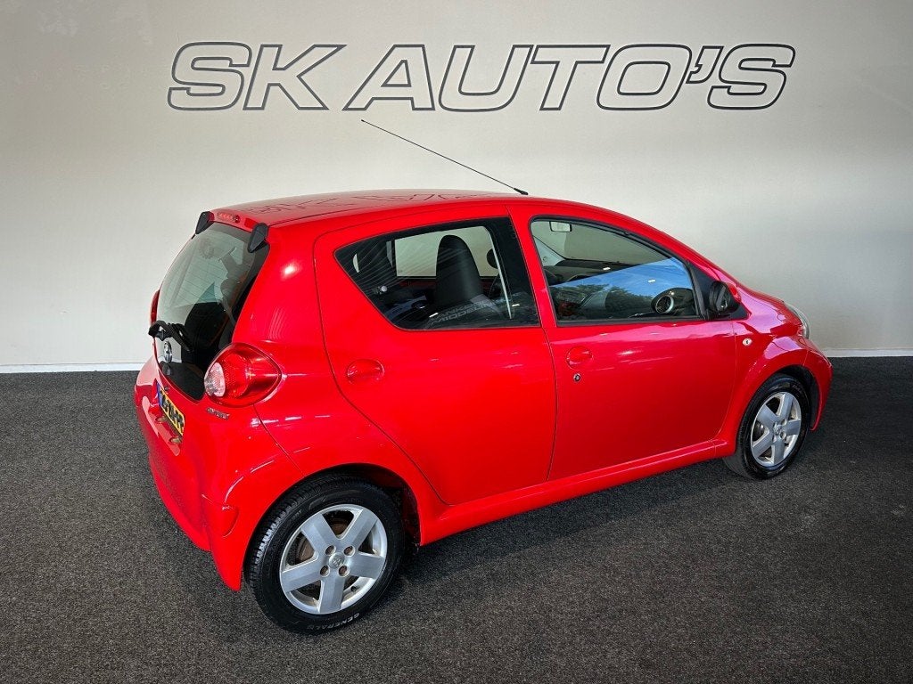 Toyota AYGO 1.0-12V SPORT l NAP l 5DRS l AIRCO l ELEK RAMEN, Voorwielaandrijving, Gebruikt, Met garantie (alle), 4 stoelen