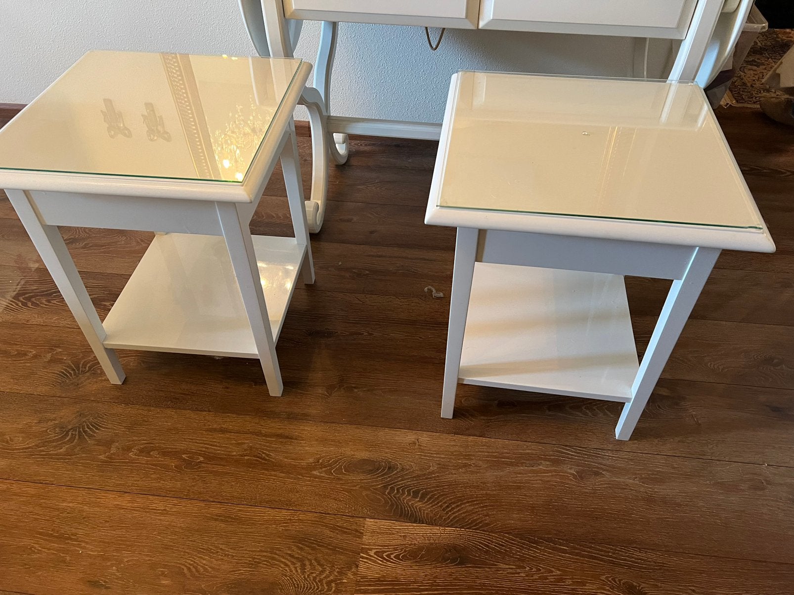 Nachtkastjes met glazenplaat, Ophalen, Minder dan 55 cm, Gebruikt, Rond