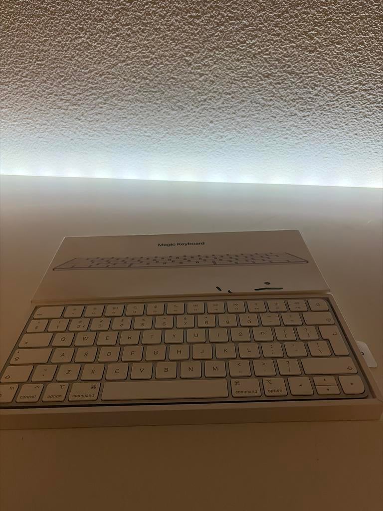 Apple Magic Keyboard - Zo goed als nieuw, Ophalen of Verzenden, Qwerty, Zo goed als nieuw, Draadloos