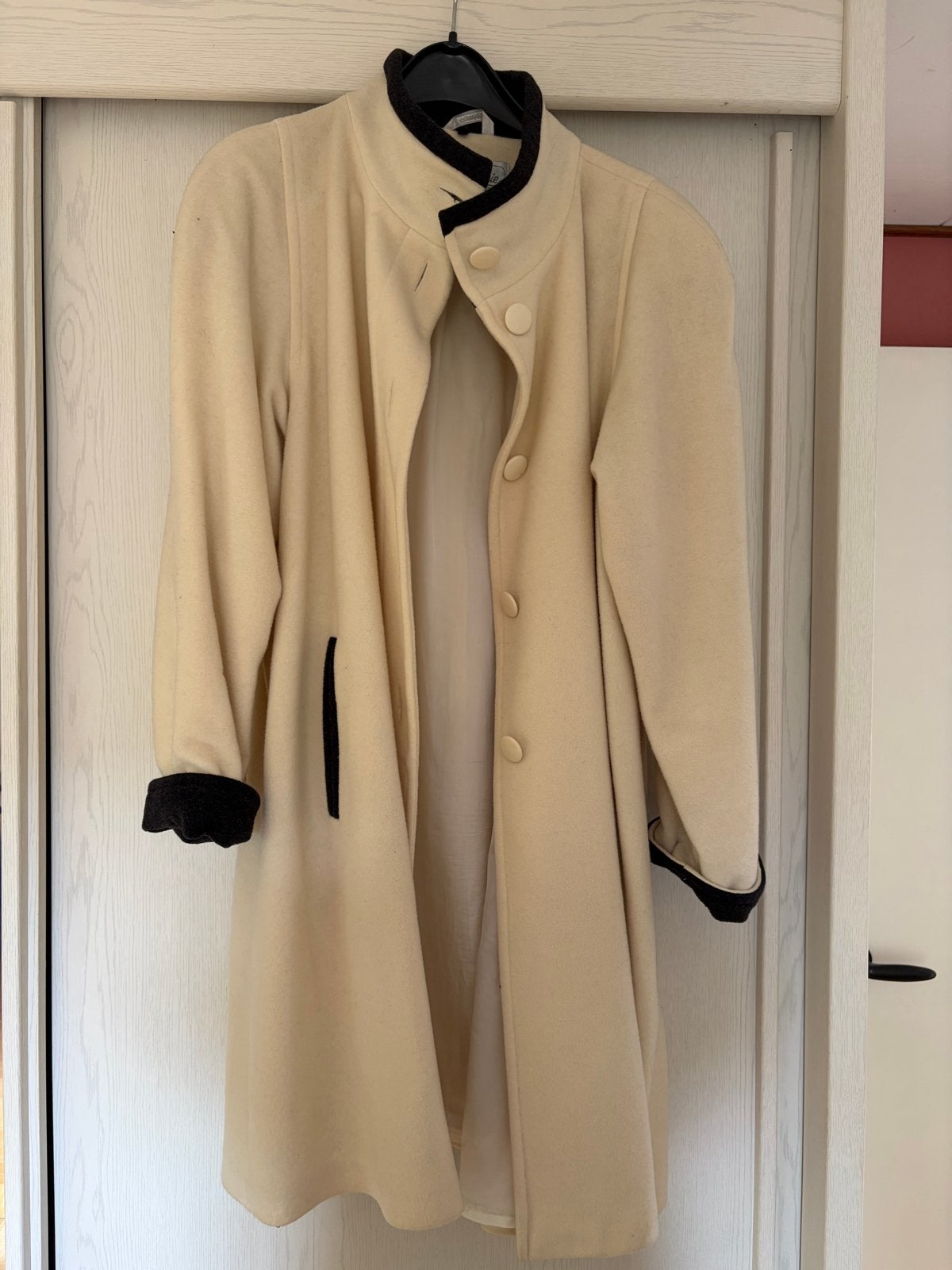 Crèmekleurige jas van Michel Valerie, Ophalen of Verzenden, Gedragen, Maat 42/44 (L), Beige