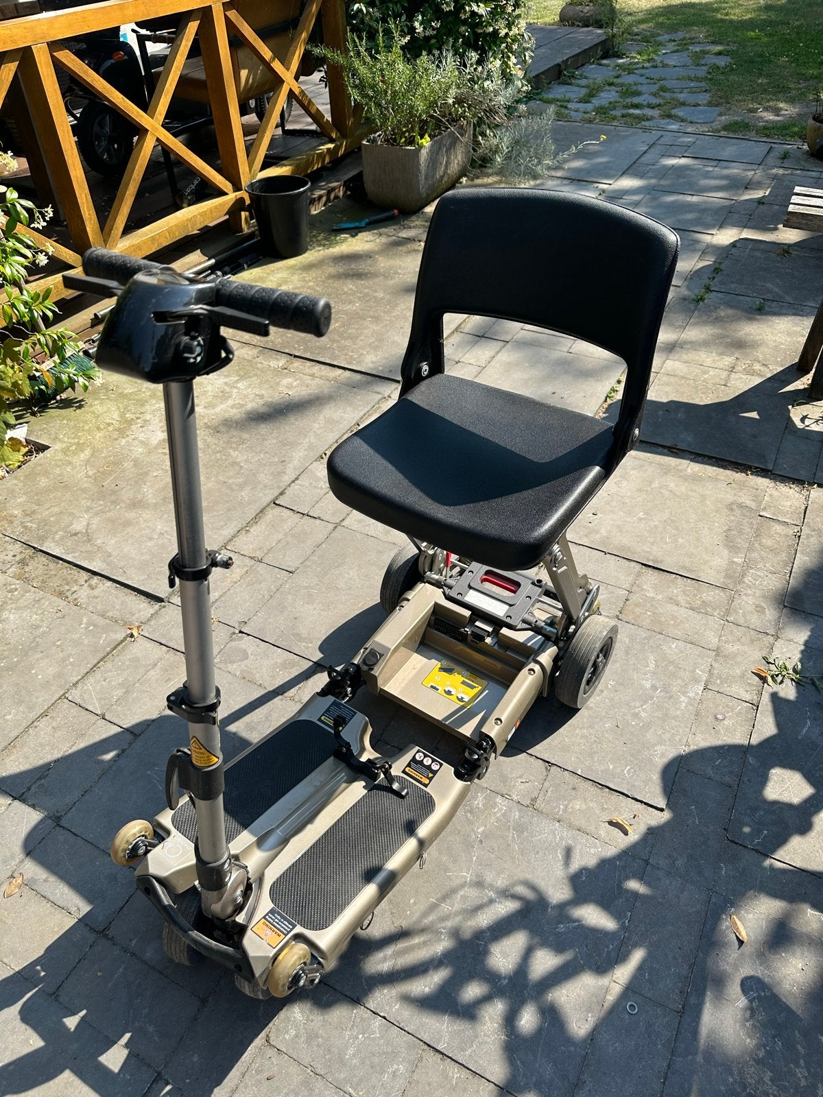 Luggie light champagne - zeer klein opvouwbare scootmobiel, Diversen, Brommobielen en Scootmobielen, Ophalen, Zo goed als nieuw