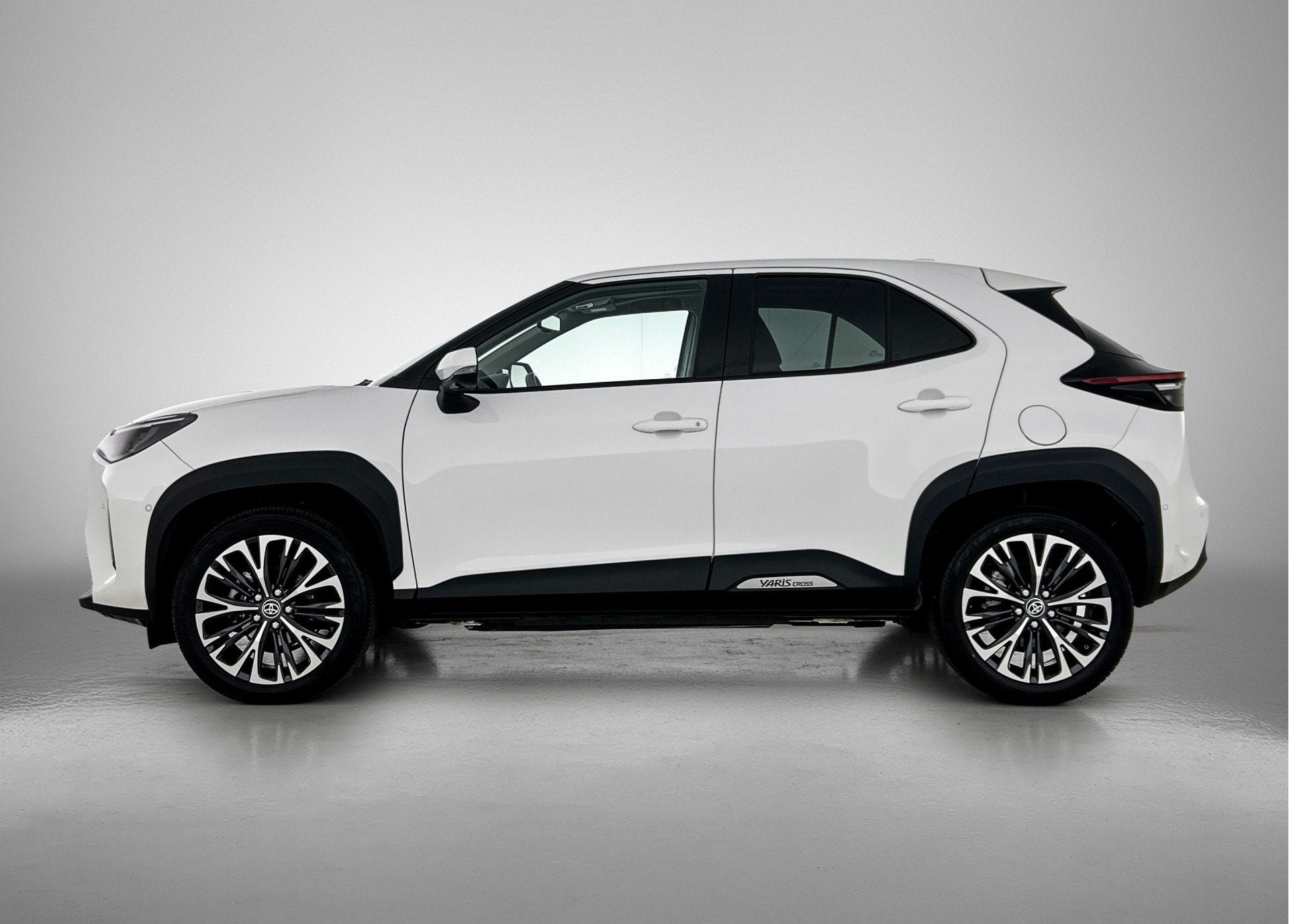 Toyota Yaris Cross 1.5 Hybrid Executive 360 Camera, 12 maanden, Gebruikt, Automatische klimaatregeling, Wit