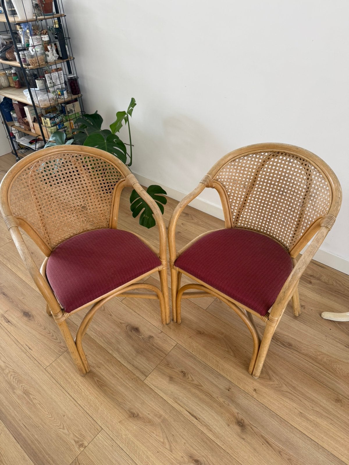 Two chairs, Ophalen, Zo goed als nieuw, Twee