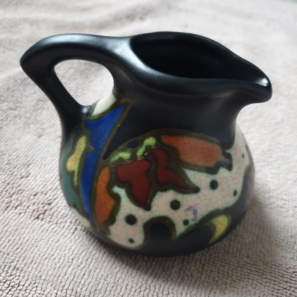 Klein vaasje of kannetje. Ären plateel. C.B., Antiek en Kunst, Ophalen of Verzenden