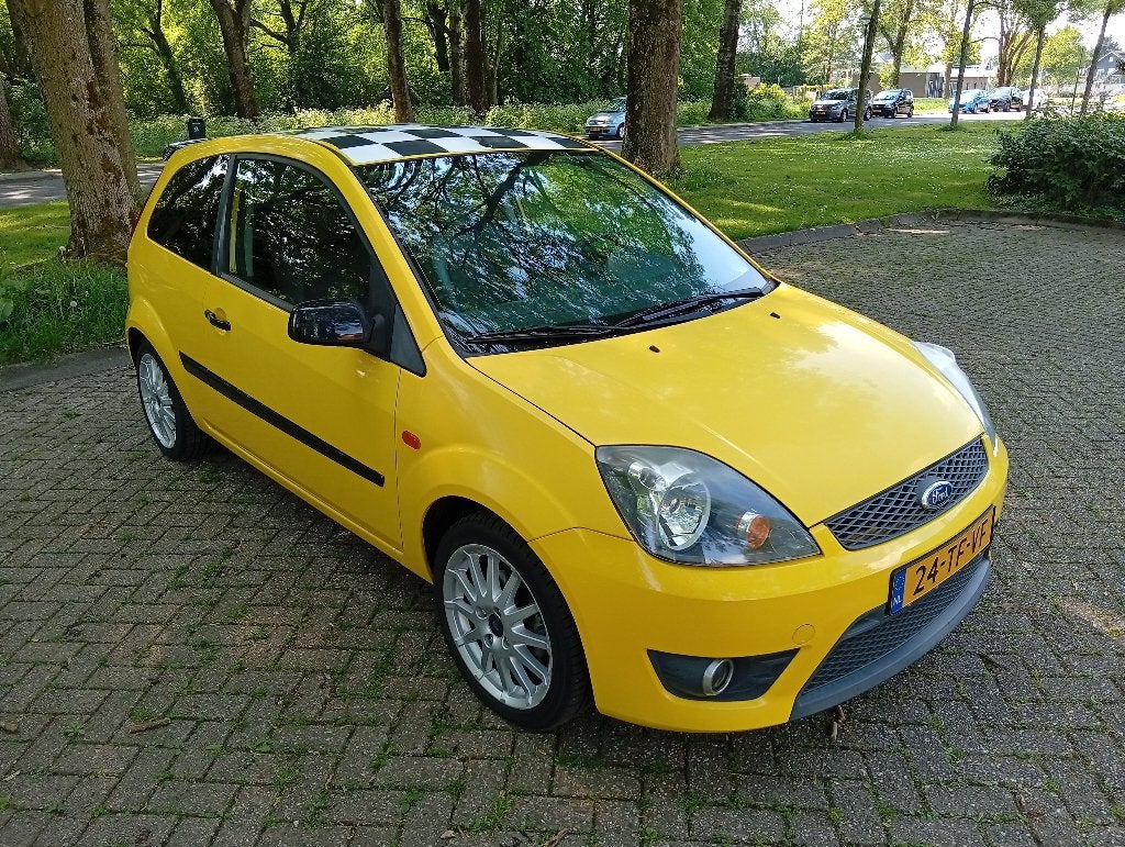 Ford fiesta 1.6 16V Sport Ultimate Edition, 2006, Auto's, Ford, Voorwielaandrijving, 1596 cc, 15 km/l, 40 €/maand