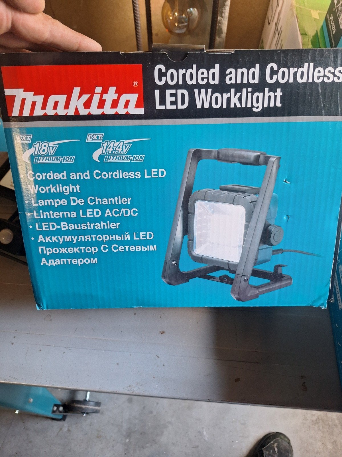 Makita DML805 LED Bouwlamp - Bedraad en Draadloos, Doe-het-zelf en Verbouw, Bouwverlichting, Ophalen, Nieuw, Minder dan 50 watt