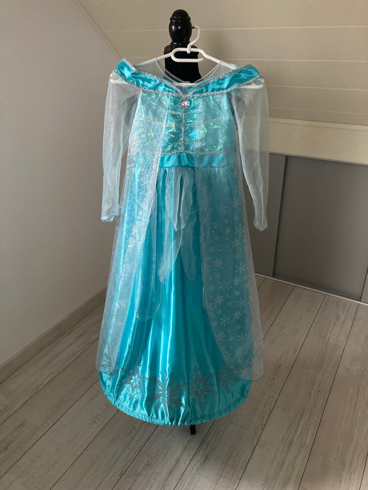 Elsa Frozen jurk met cape Disneyland Parijs maat 10 jaar, Ophalen of Verzenden, Zo goed als nieuw, 134 t/m 140, Meisje