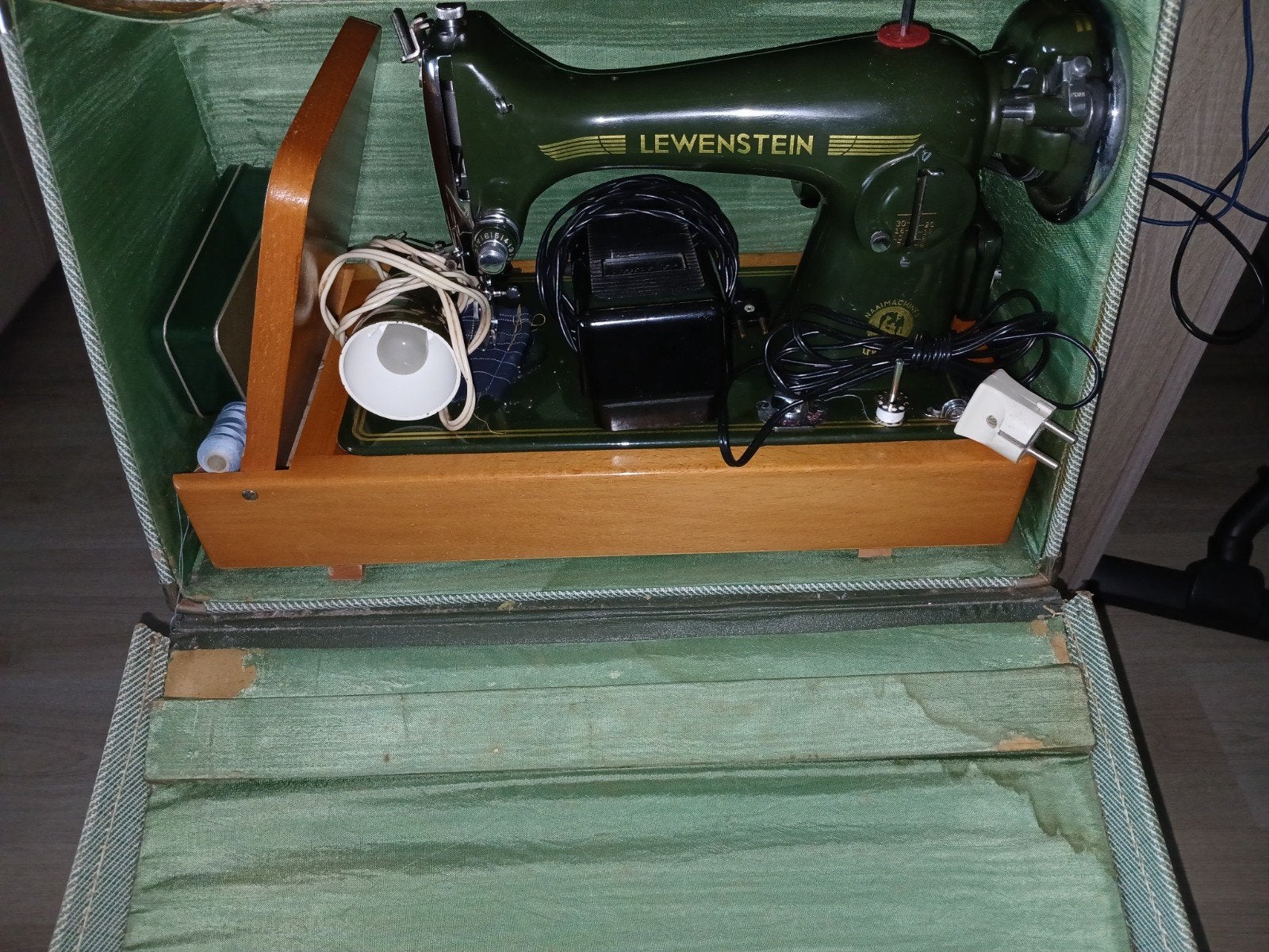 Lewenstein naaimachine., Ophalen of Verzenden