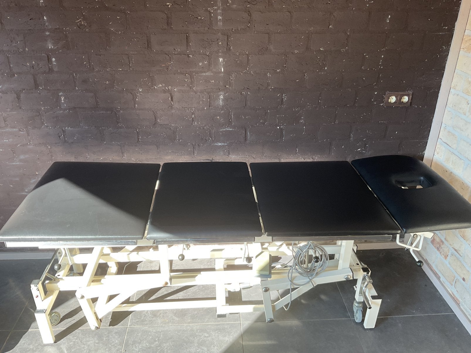 Behandeltafel verstelbaar, Ophalen, Zo goed als nieuw, Massagetafel