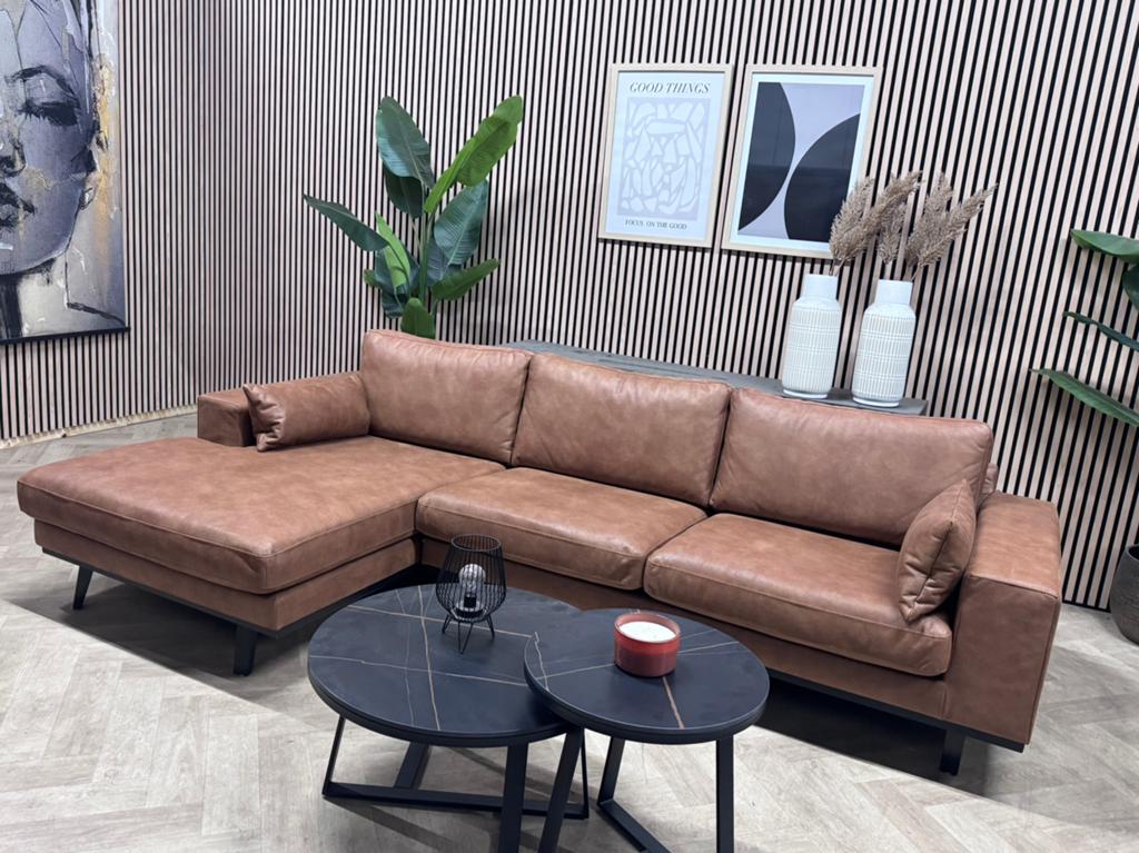 ZGAN Hoekbank Jurga  - Cognac - 280 x 155, Huis en Inrichting, 250 tot 300 cm, -, -, Microvezel cognac hoekbank modern industrieel