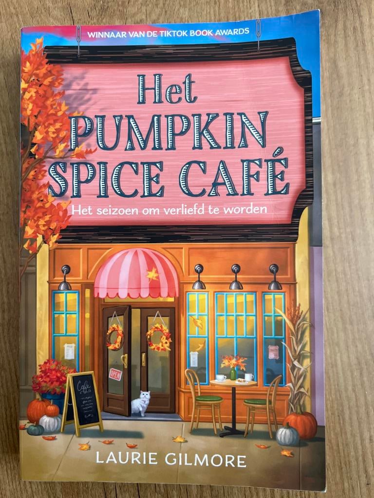 Het Pumpkin Spice Café - Laurie Gilmore (TikTok Book Awards), Ophalen of Verzenden, Zo goed als nieuw, Nederland
