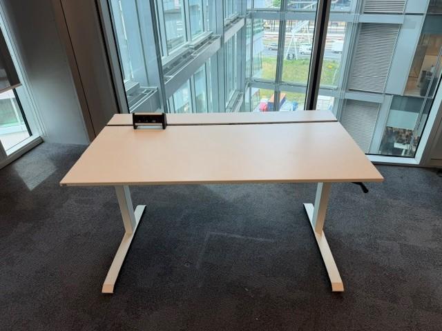 Sedus Verstelbaar bureau met slinger,stopcontact, 20 st