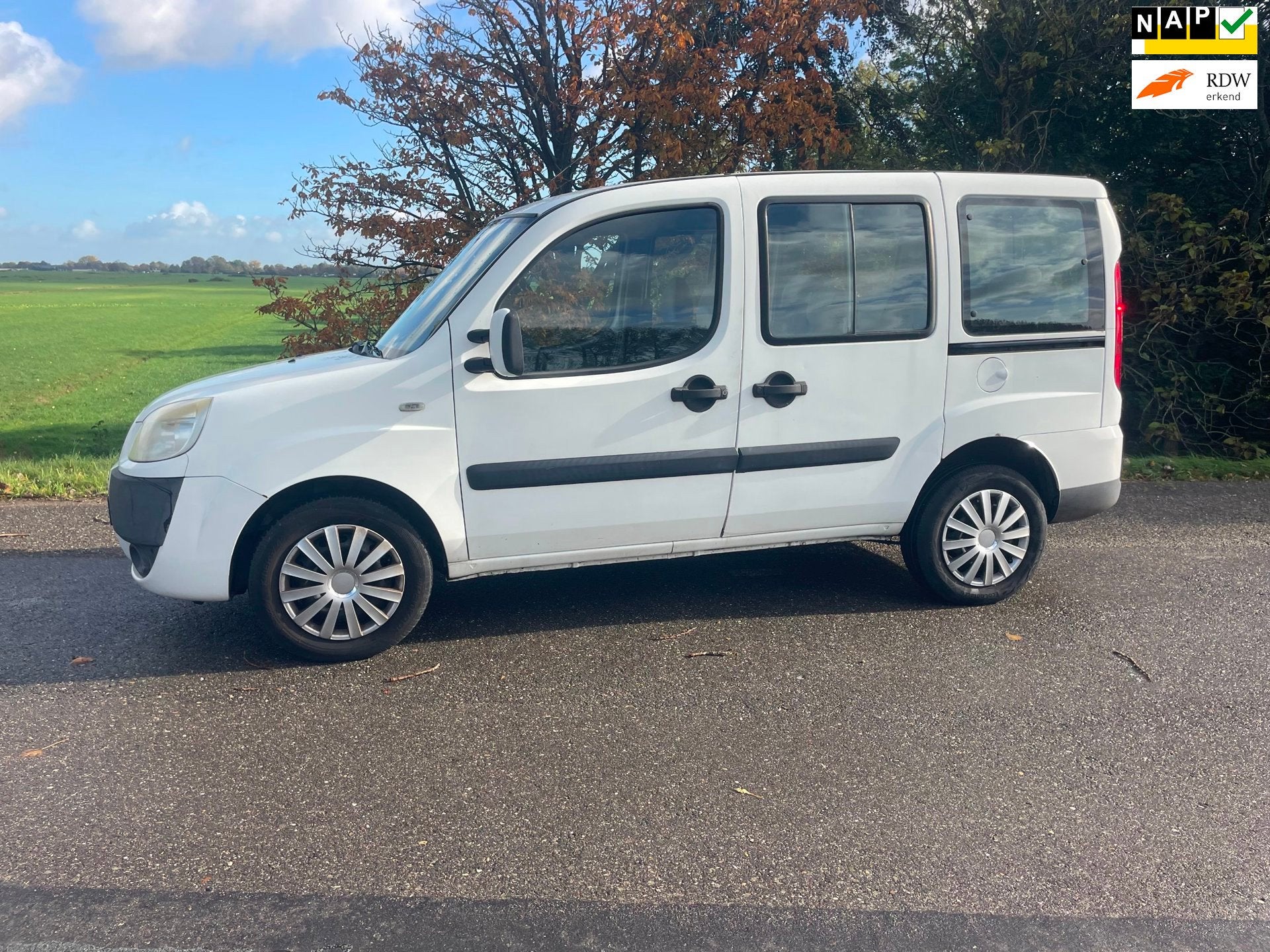 Fiat Doblò 1.4 Family 7 persoons .APK Nieuw., Auto's, Voorwielaandrijving, Stof, Gebruikt, 4 cilinders