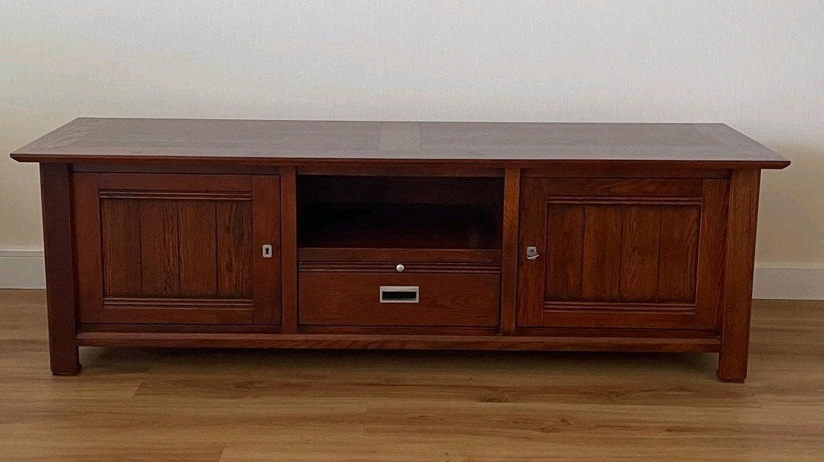 Massief houten tv-meubel met opbergruimte, Ophalen, Klassiek, 150 tot 200 cm, Eikenhout