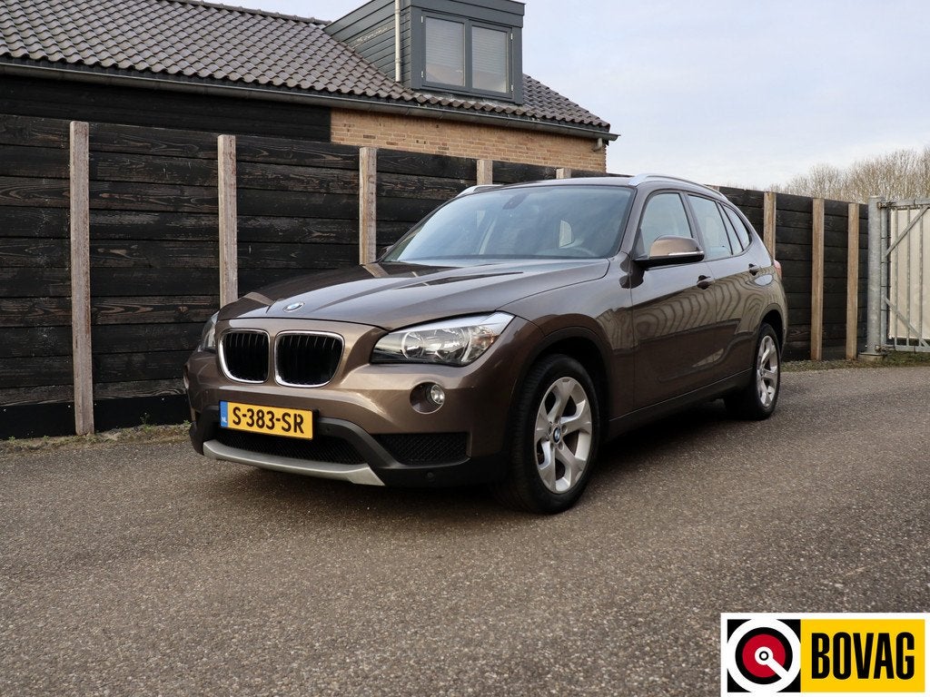BMW X1 sDrive18i AUTOMAAT (bj 2013), 4 cilinders, 1430 kg, 750 kg, 5 stoelen