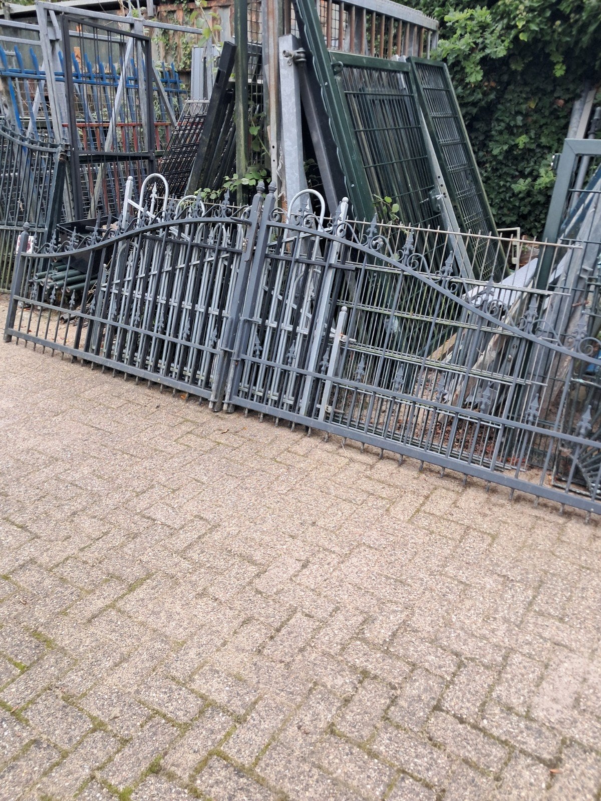 prachtige dubbele sierpoort, Tuin en Terras, Ophalen, Zo goed als nieuw, IJzer, Dubbelstaafmat hekwerk