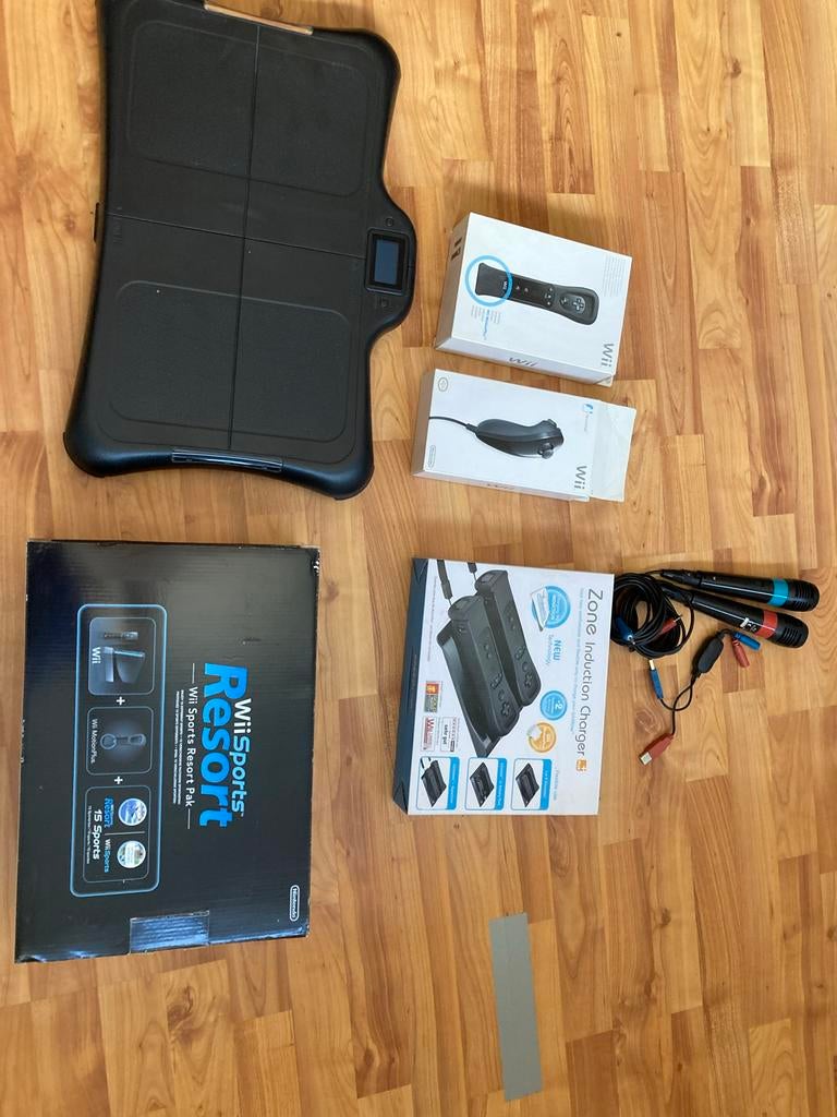 Wii Sports Resort Pak met accessoires en oplader, Spelcomputers en Games, Ophalen, Gebruikt, Eén computer, 3 spelers of meer