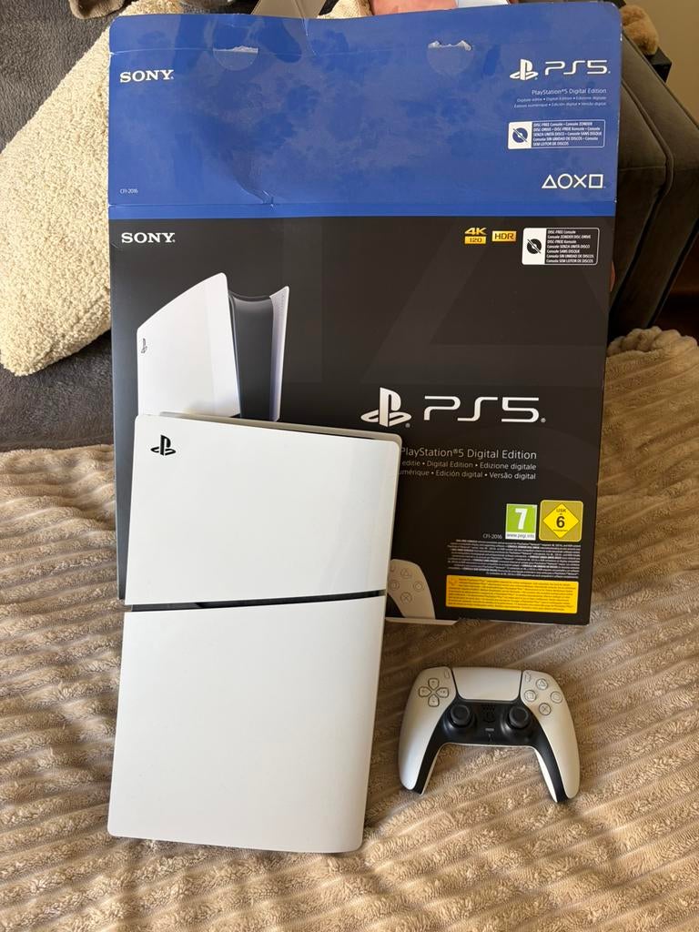 PS5 1TB 2 controllers, Spelcomputers en Games, Spelcomputers | Sony PlayStation 5, Ophalen of Verzenden, Zo goed als nieuw