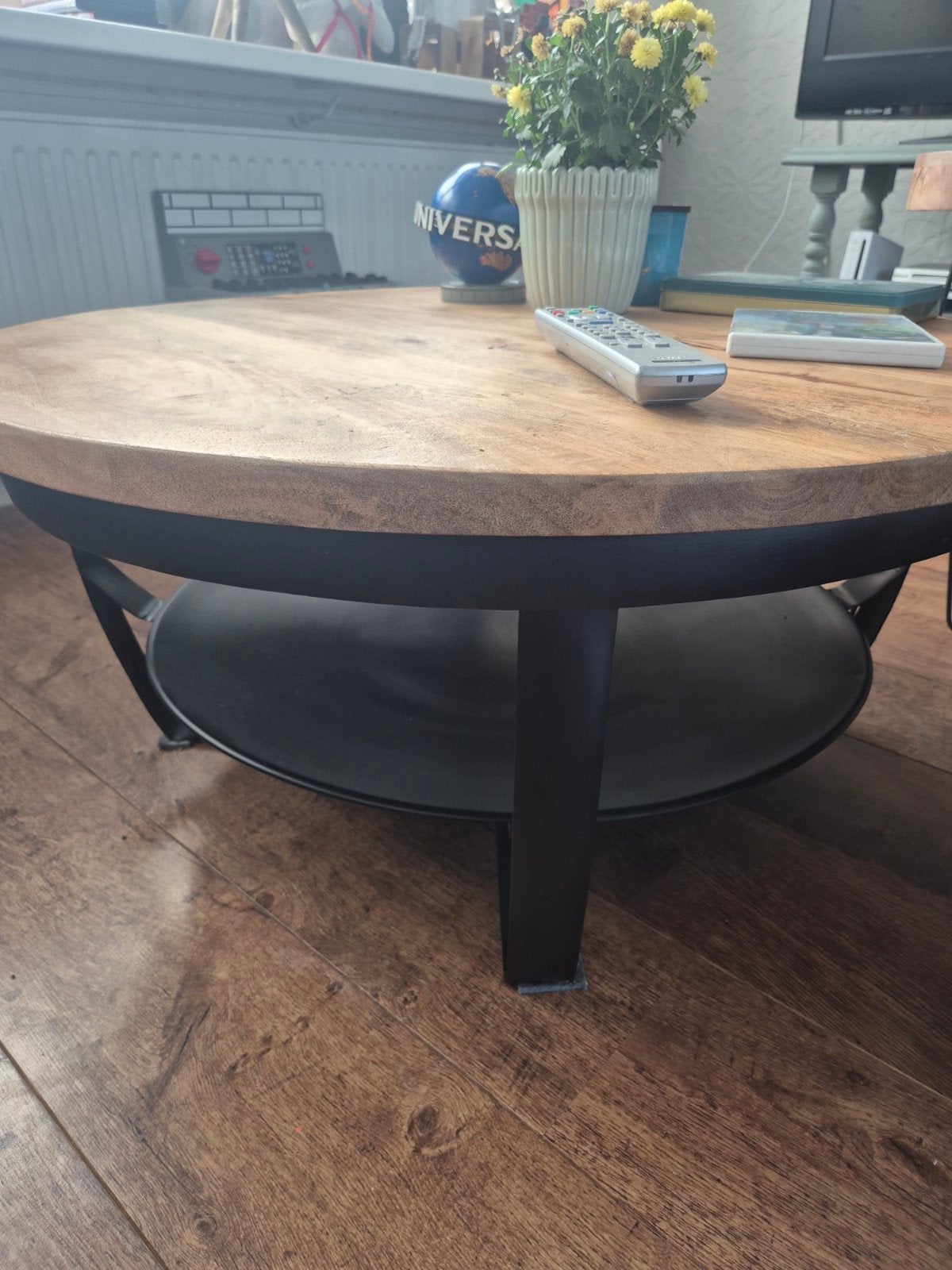 Ronde salontafel van mangohout met opbergruimte, 50 tot 100 cm, Rond, Zo goed als nieuw, Overige houtsoorten