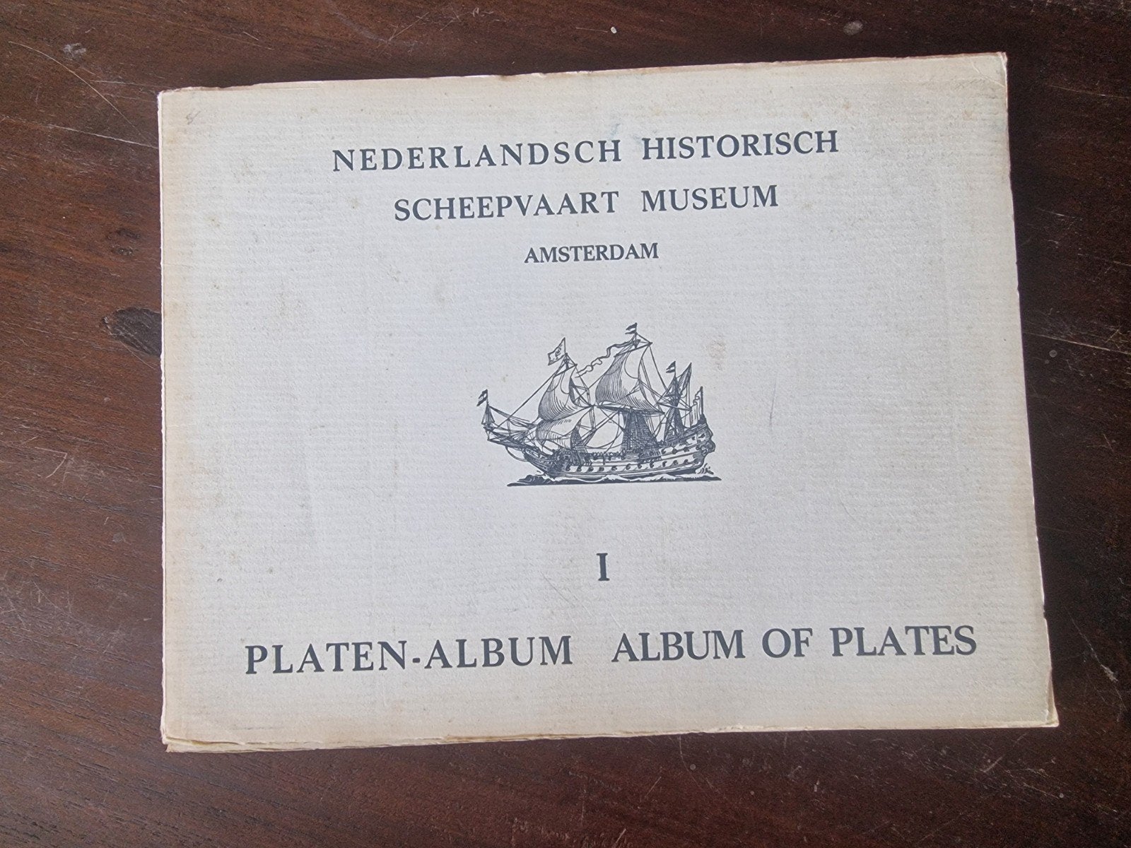 Plaat-Album I & II Scheepvaart Museum Amsterdam, Boeken, Catalogussen en Folders, Ophalen of Verzenden, Gelezen, Nederlands Historisch Scheepvaart Museum