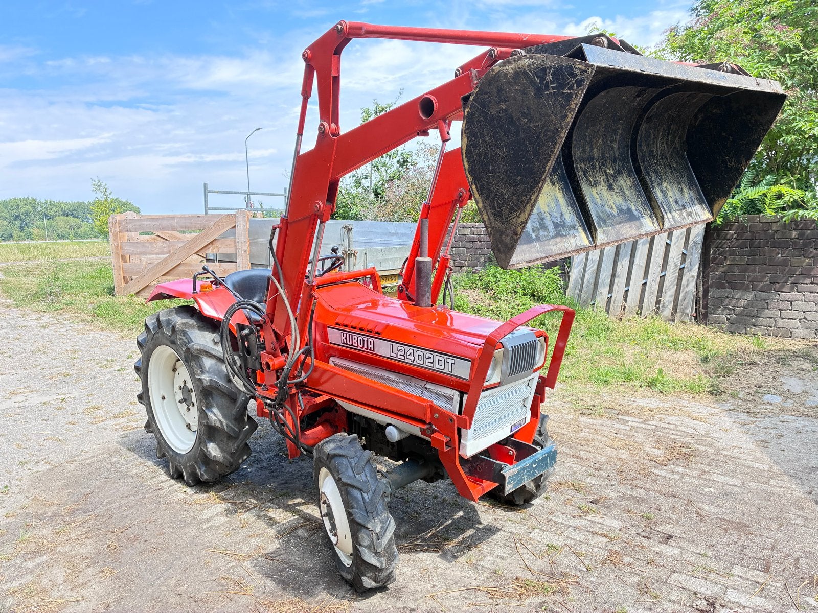 Kubota L2402DT opknapper - Motor 350 uur, stuurt niet, Gebruikt, Tot 2500, Tot 80 Pk, Ophalen