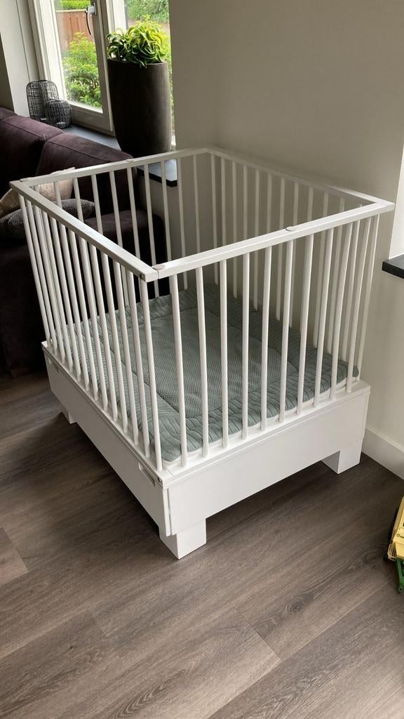 WITTE BOX MET LADE EN BOXKLEED, Kinderen en Baby's, Boxen, Ophalen, Gebruikt, Vierkant, Boxkleed