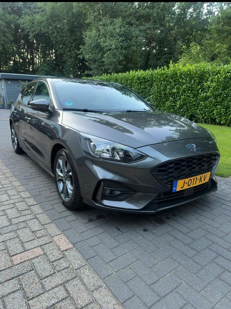 Ford Focus 1.0 Ecoboost Hybrid 125pk 2020 Grijs, Stof, Zwart, Origineel Nederlands, 123 pk