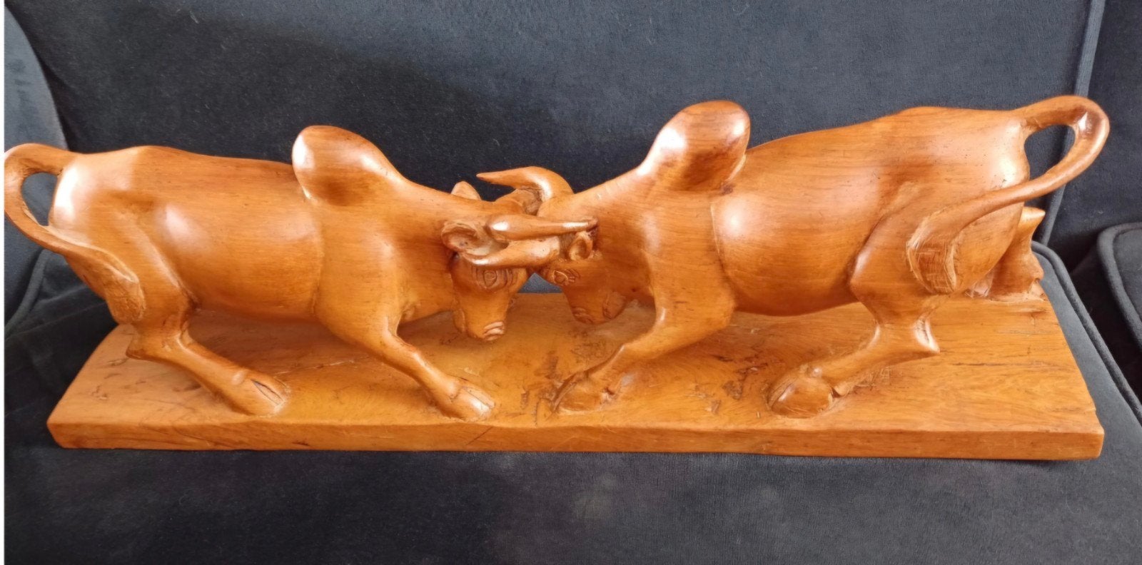 Houten Sculptuur – Vechtende Stieren / Buffels – Handgesnede, Ophalen of Verzenden