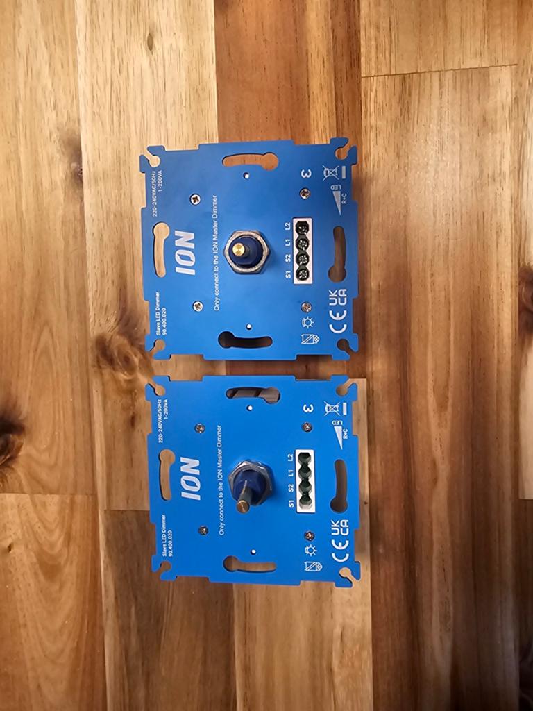 Twee ION slave dimmers (geen master), Doe-het-zelf en Verbouw, Overige typen, Nieuw, Info@ionindustries.com, 3438EV