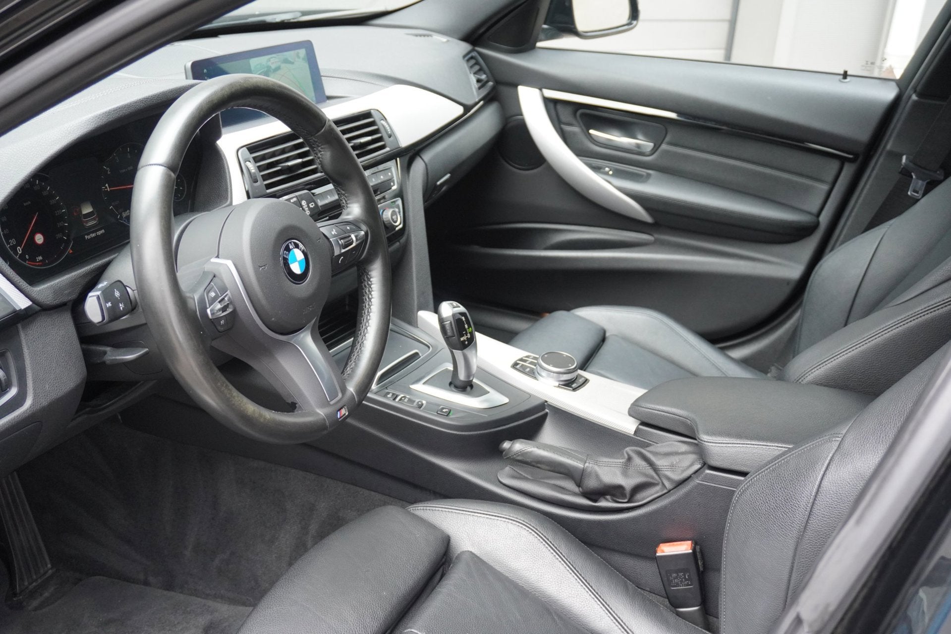 BMW 3-serie Touring 318i M Sport Edition, Auto's, Automaat, Dealer onderhouden, Gebruikt, 1465 kg