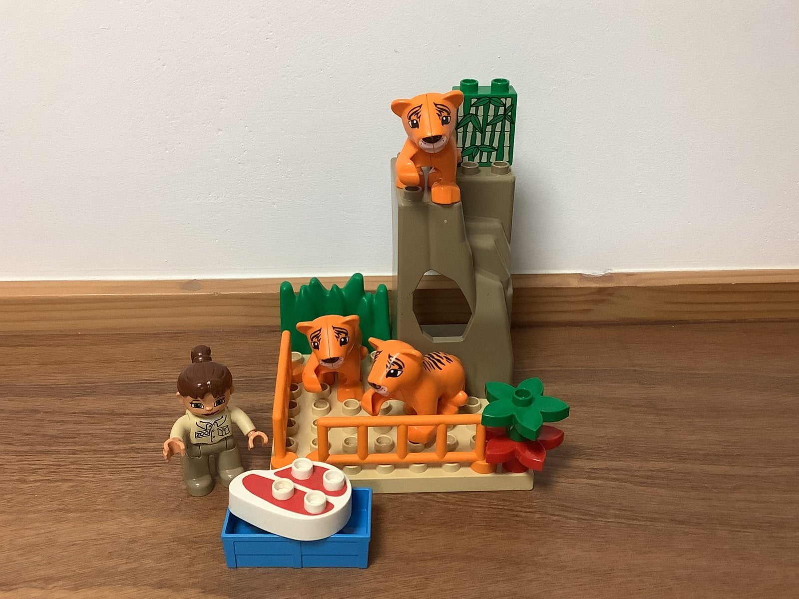 Duplo leeuw welpen verblijf met verzorger, Kinderen en Baby's, Speelgoed | Duplo en Lego, Ophalen of Verzenden, Zo goed als nieuw