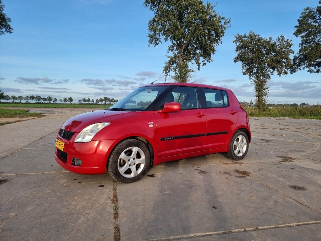 Suzuki Swift 1.5 5D 2005 (Topstaat met unieke KM-stand!), Auto's, Voorwielaandrijving, Dealer onderhouden, 40 €/maand, Zwart