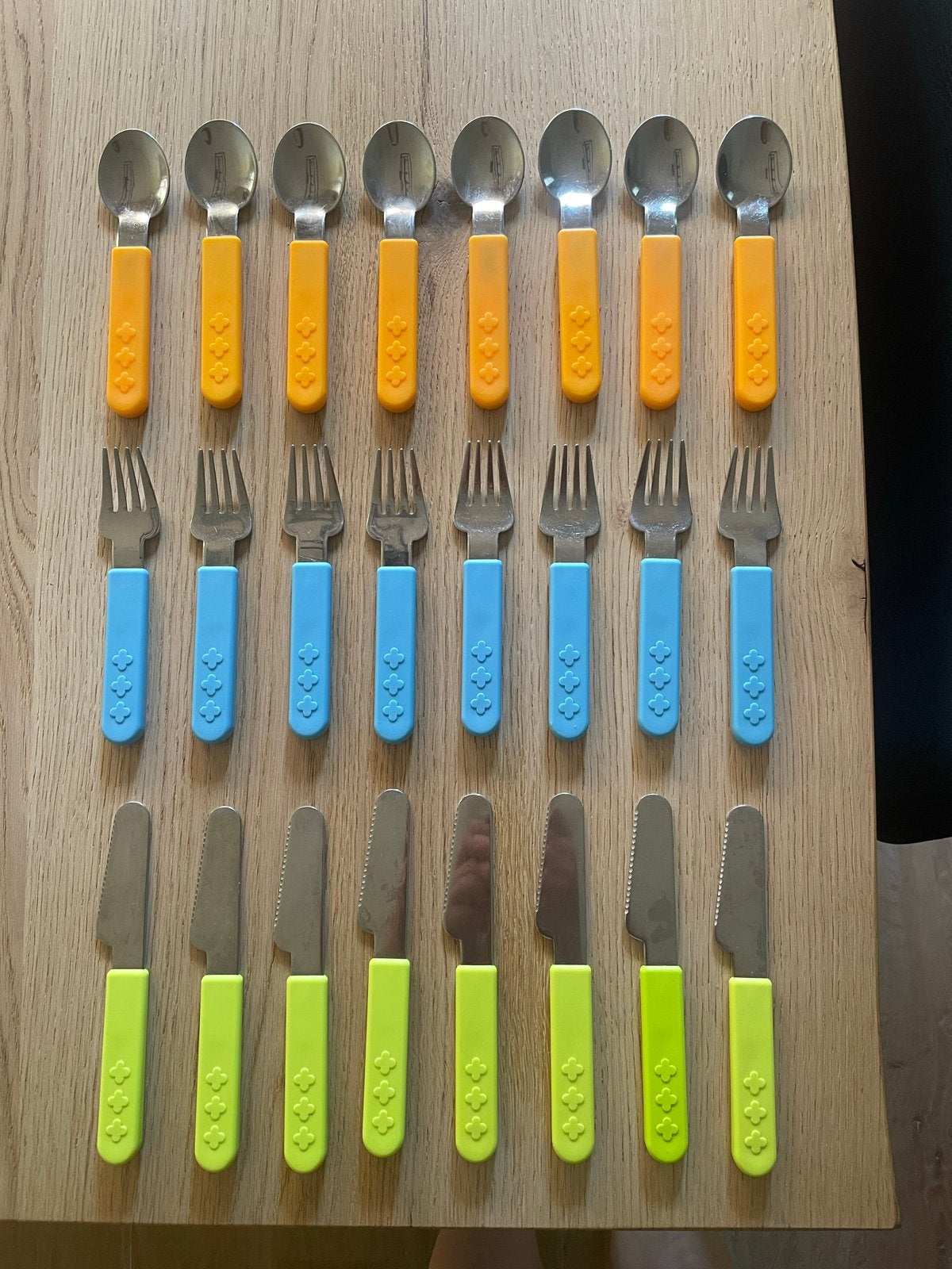 IKEA kinderbestek - 8 sets (lepels, vorken, messen), Ophalen of Verzenden, Zo goed als nieuw, Rvs of Chroom, Vaatwasserbestendig