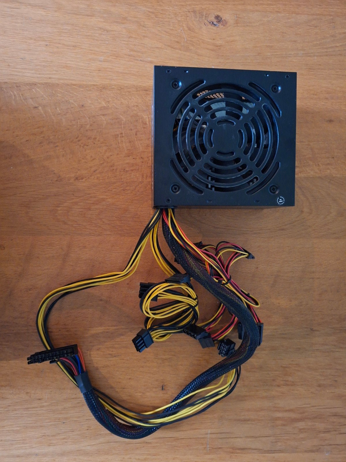 550 watt voeding voor pc, Ophalen of Verzenden, Zo goed als nieuw