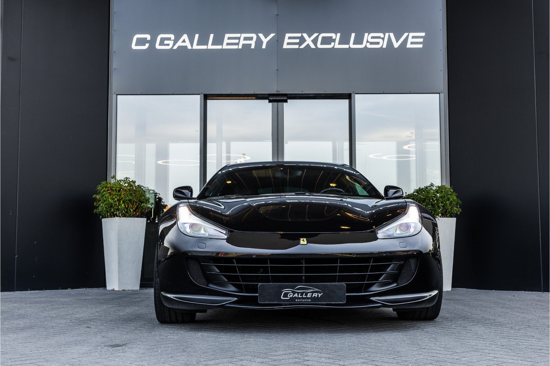 Ferrari GTC4Lusso 6.3 V12 - 4-zits l Lift l Passenger Displa, Auto's, Automaat, Dealer onderhouden, Zwart, 12 cilinders