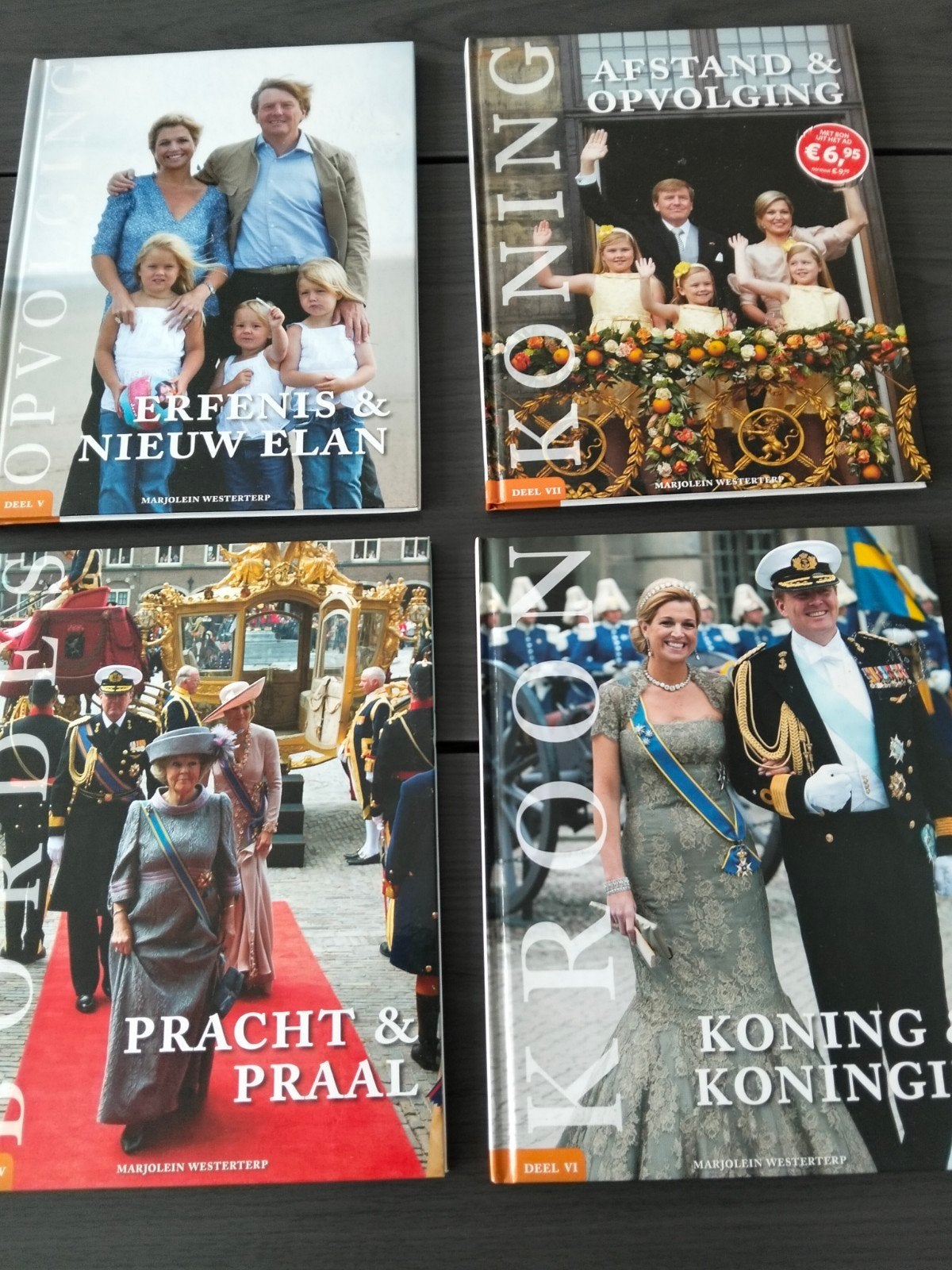 boeken Koningshuis 4stuks, Verzamelen, Koninklijk Huis en Royalty, Ophalen, Tijdschrift of Boek