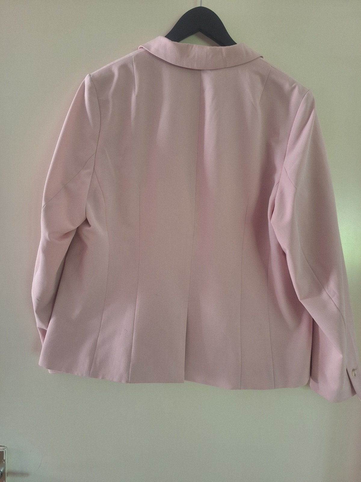 Roze damespak - Jasje en pantalon, Kleding | Dames, Kostuum of Pak, Maat 42/44 (L), Ophalen of Verzenden, Zo goed als nieuw