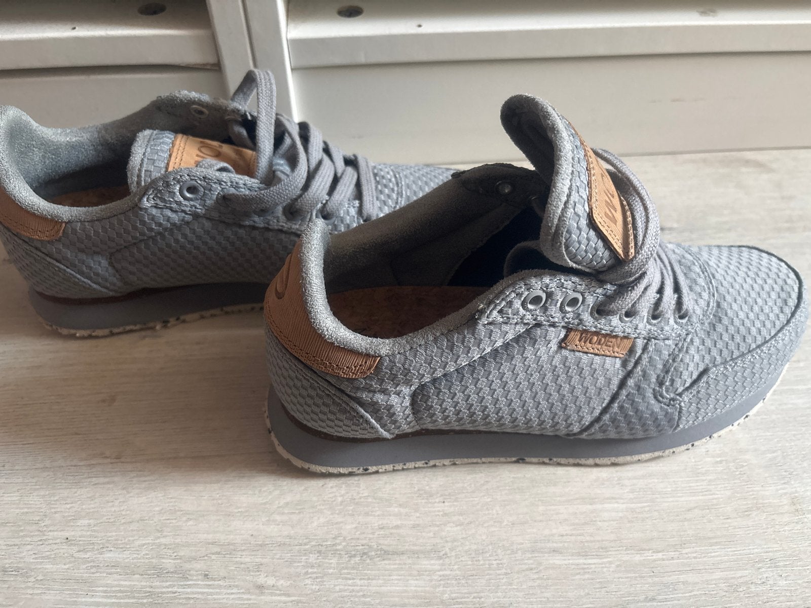 Woden sneakers maat 36 - Zo goed als nieuw, Kleding | Dames, Schoenen, Ophalen, Zo goed als nieuw, Grijs, Sneakers of Gympen