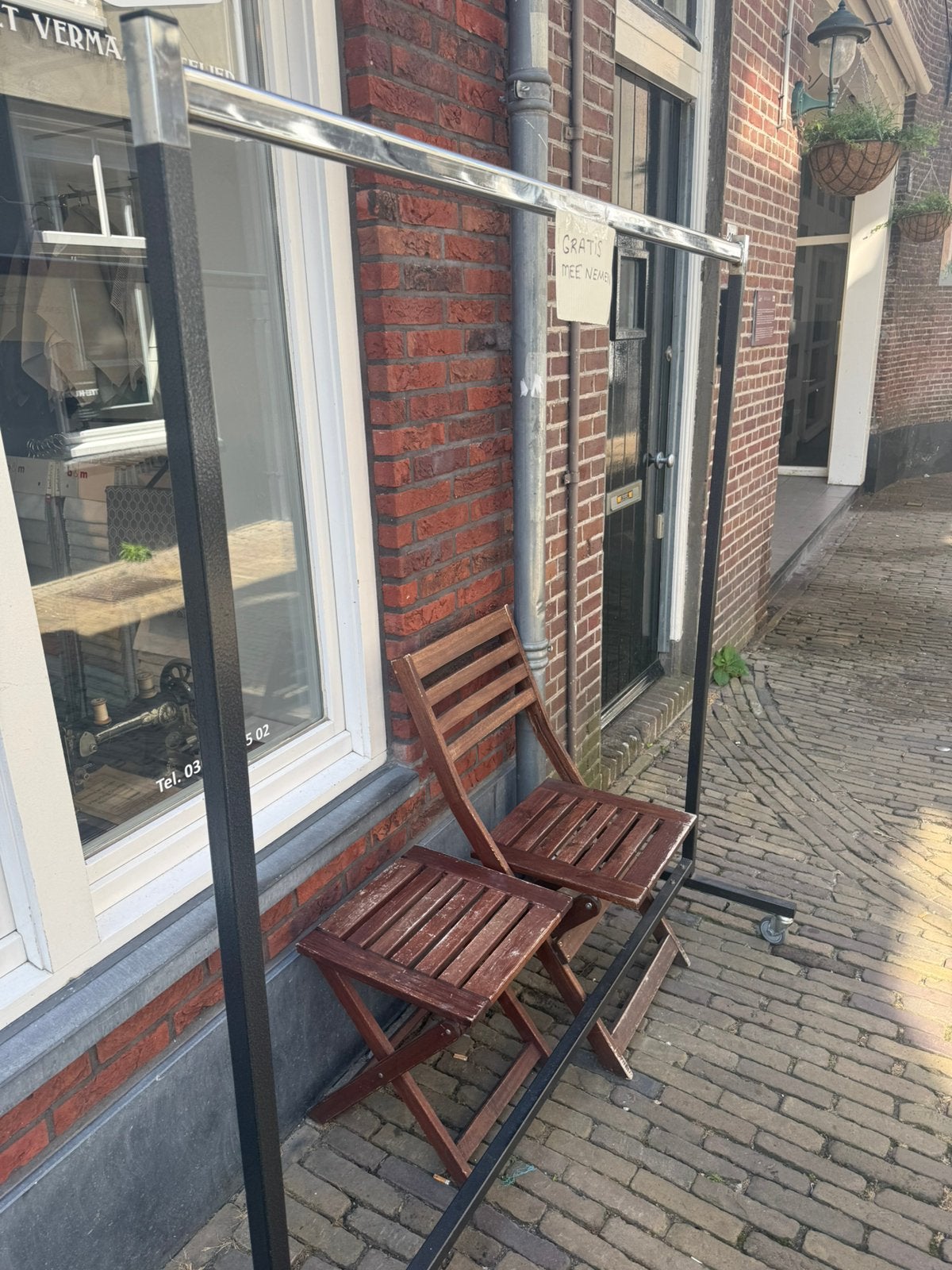 Kledingrek, Ophalen, Zo goed als nieuw