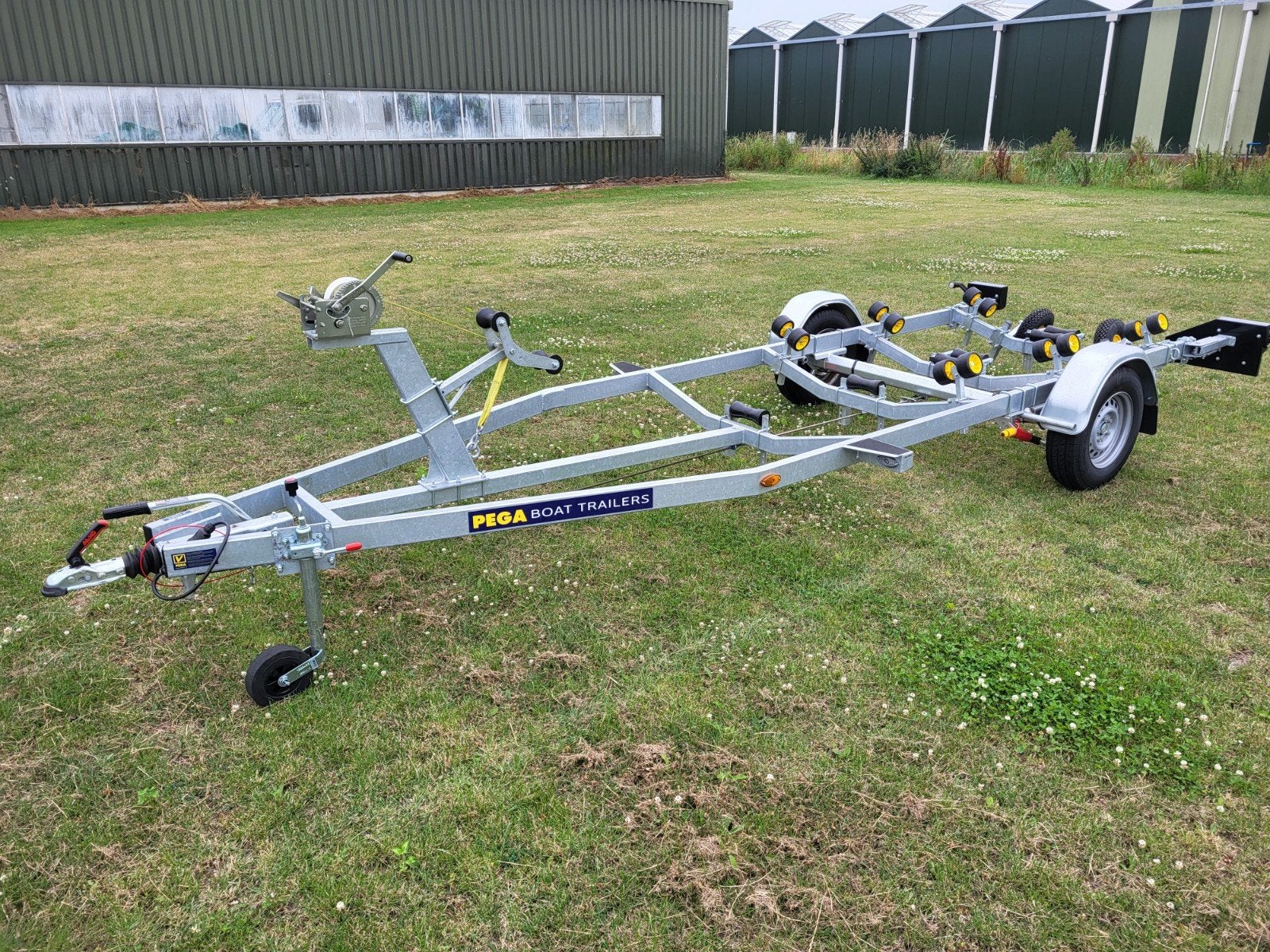 Pega V1350 -Nieuwstaat 2025!!!- wegklapbare led verlichting, Watersport en Boten, Boottrailers, Ophalen, Sloepentrailer, Minder dan 6 meter