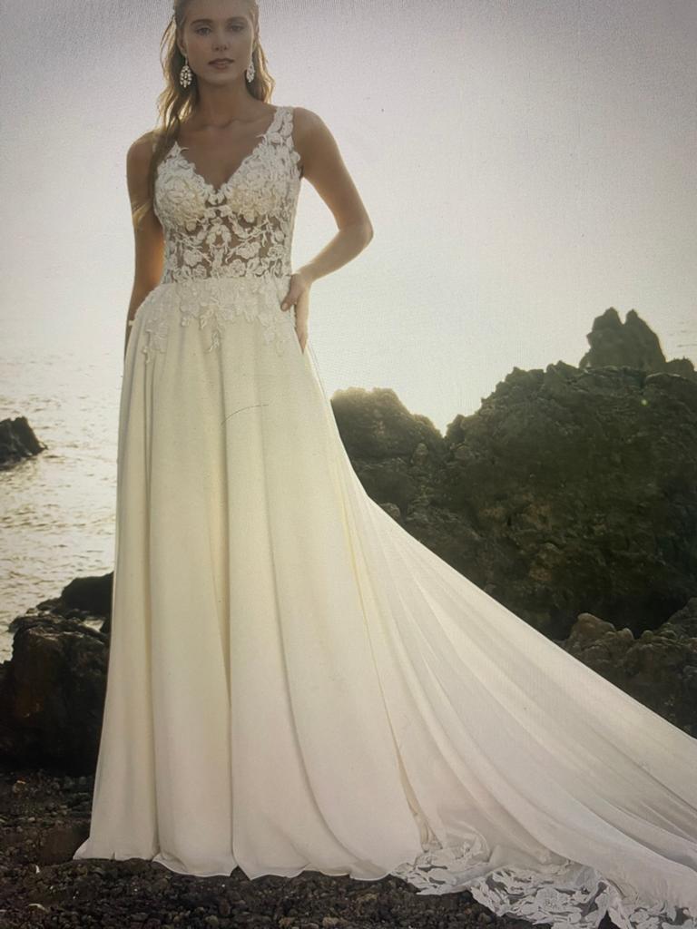 Sale! Nu 495, 750, 995 en 1195 euro Gratis entré, Ophalen, Nieuw, Blauw, Trouwjurk