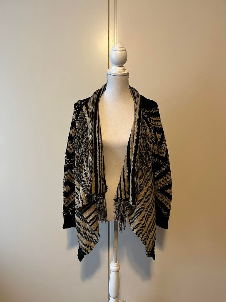 Mooi gebreid vest dames maat M / L red queen, Kleding | Dames, Ophalen of Verzenden, Zo goed als nieuw, Maat 38/40 (M), Zwart