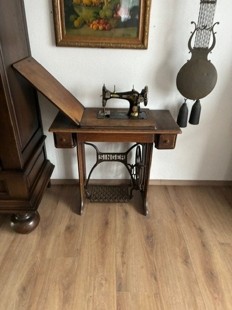 Antieke naaimachine, Ophalen