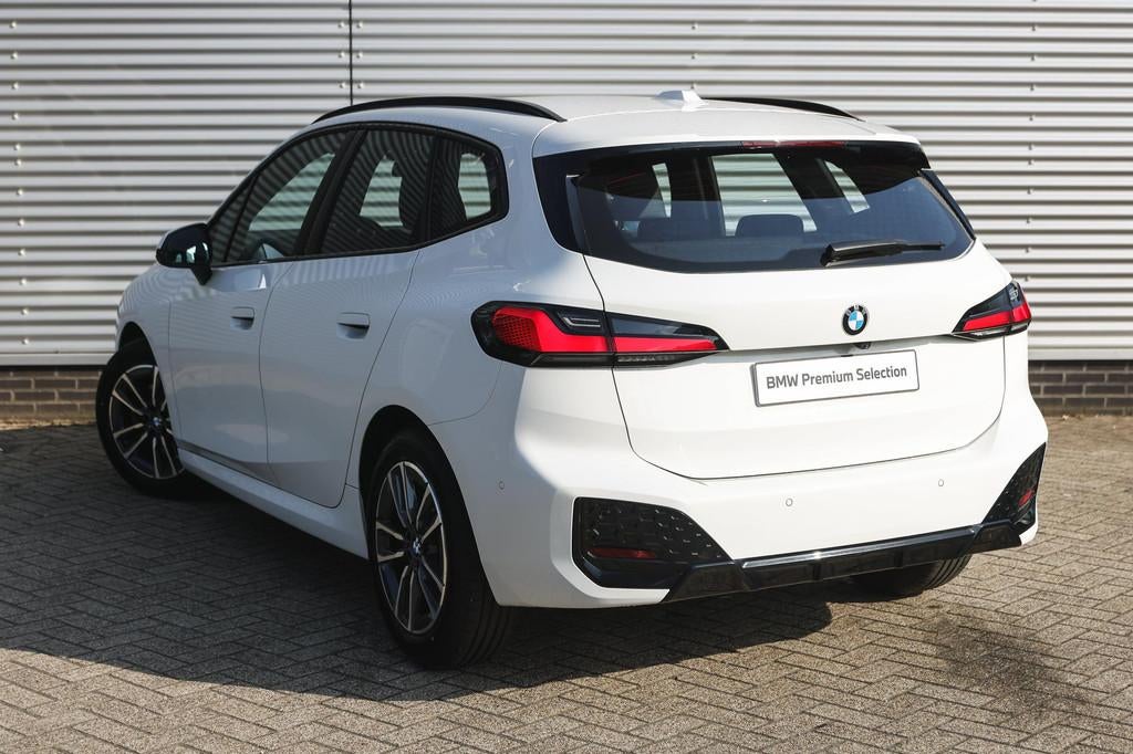 BMW 2 Serie Active Tourer 218i M Sport Automaat / Trekhaak /, 136 pk, Gebruikt, Zwart, Met garantie (alle)