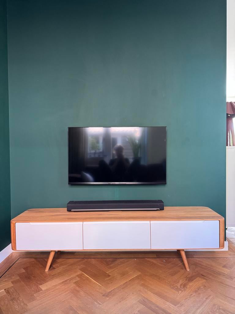 Massief eiken tv-meubel met witte deurtjes - Goossens, Ophalen, 150 tot 200 cm, Eikenhout, Zo goed als nieuw
