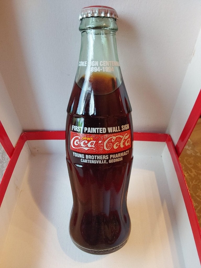 COCA COLA FLES FIRST PAINTED WALL SIGN 1994, Verzamelen, Ophalen of Verzenden, Zo goed als nieuw, Gebruiksvoorwerp